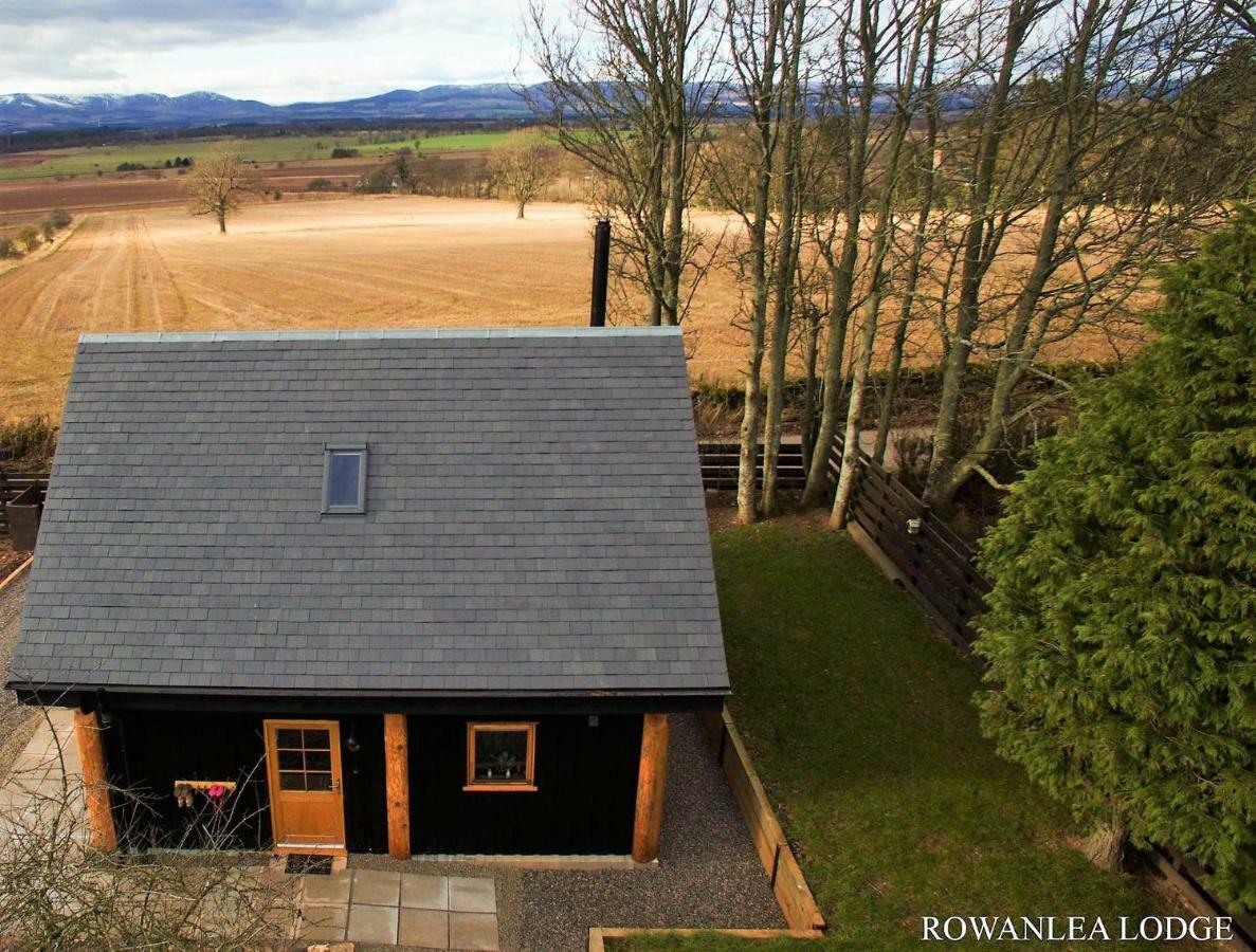 Rowanlea Lodge With Hot Tub Marykirk Bagian luar foto