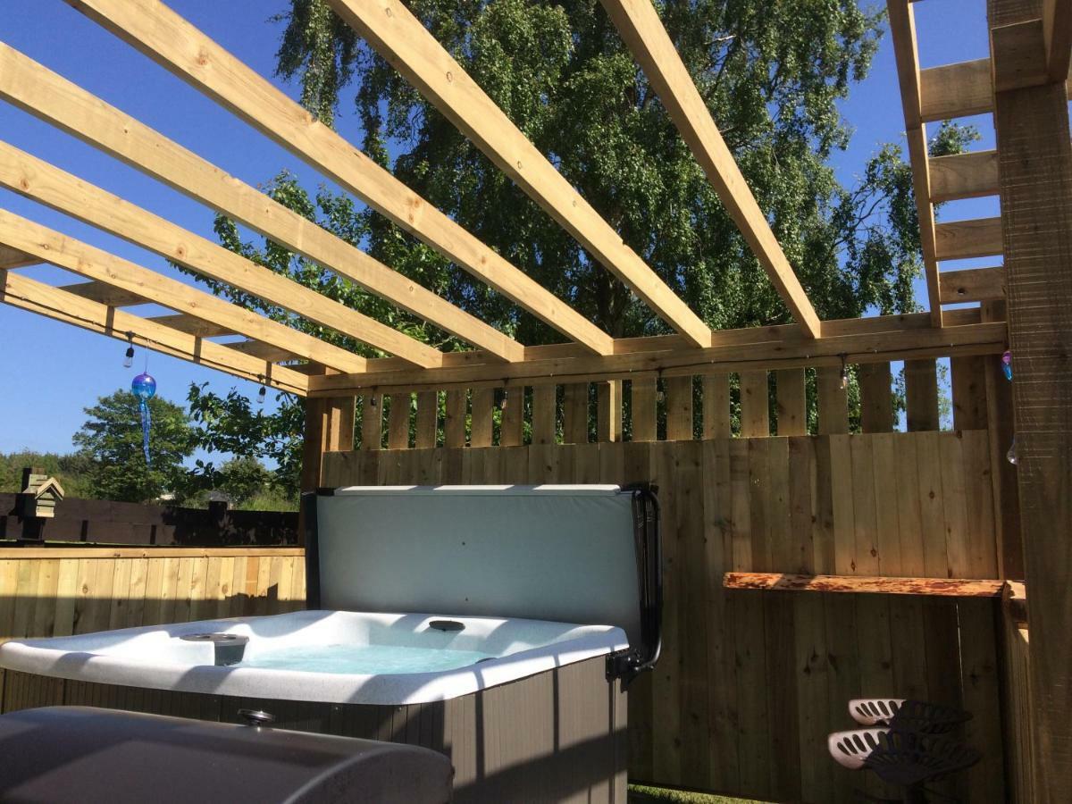 Rowanlea Lodge With Hot Tub Marykirk Bagian luar foto