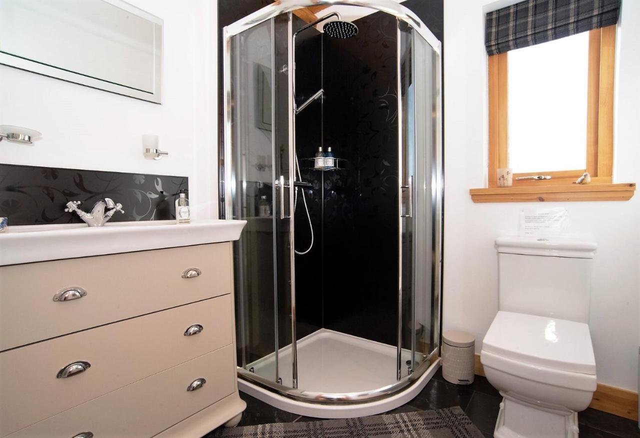Rowanlea Lodge With Hot Tub Marykirk Bagian luar foto